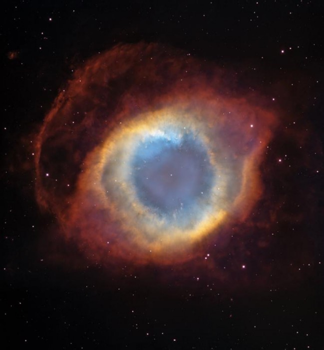 Helix Nebulae: Gas Expelled From Dying Star